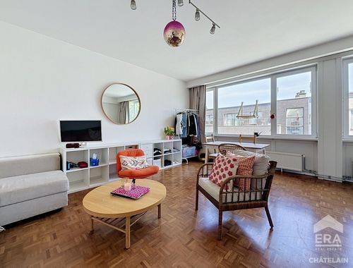                                         Studio avec coin lit à louer à Ixelles, € 950
