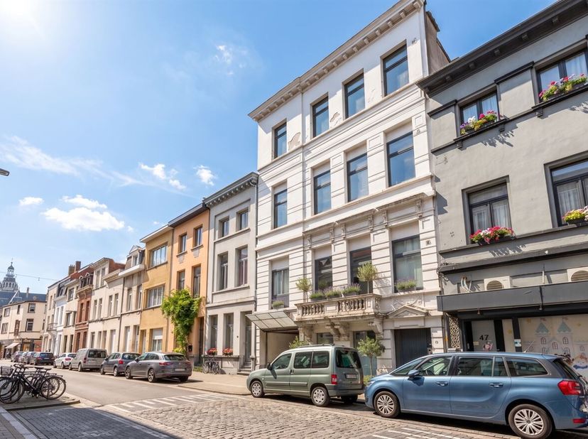Openhuizendag op zaterdag 14 maart van 12u30 - 13u30<br />
1-slaapkamer appartement met charmante gevel<br />
 Ligging: We ontdekken dit gezellig appa