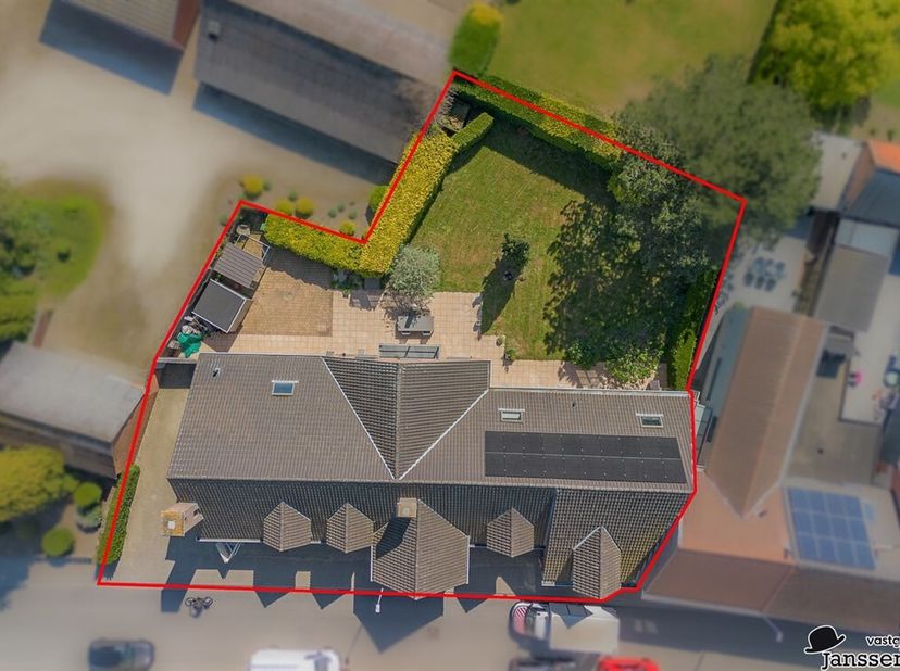 Villa spacieuse avec un potentiel exceptionnel EPC B.<br />
Découvrez cette propriété unique et polyvalente avec une surface habitable impressionnante