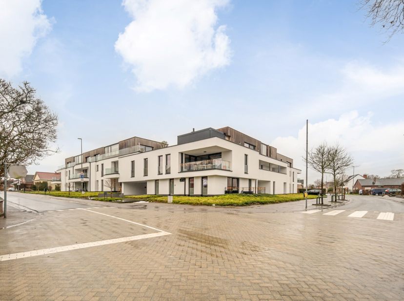 Dit recent, gelijkvloers appartement is gebouwd in 2023 op een rustige locatie te Gerdingen met een vlotte verbinding naar het centrum van Bree!<br />