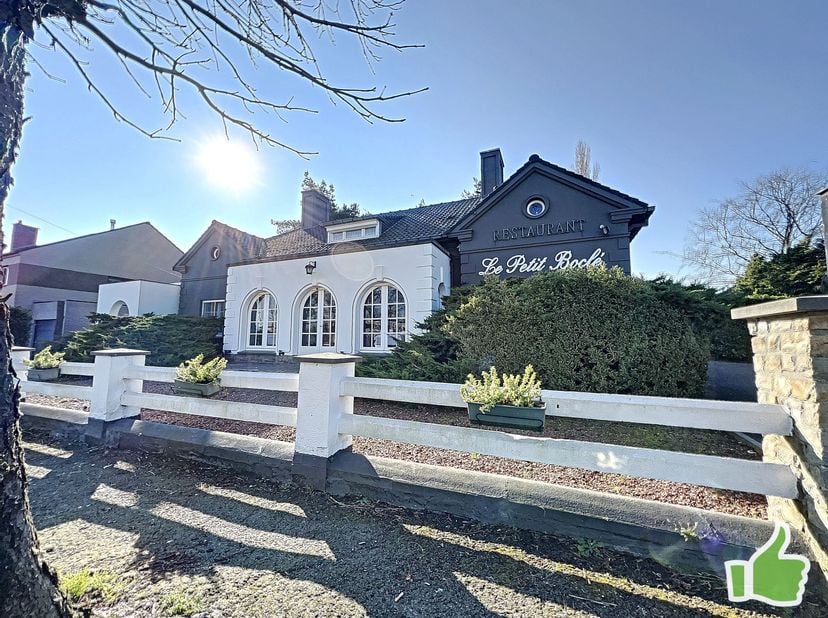 Bien professionnel à vendre
                    à 7700 Luingne
