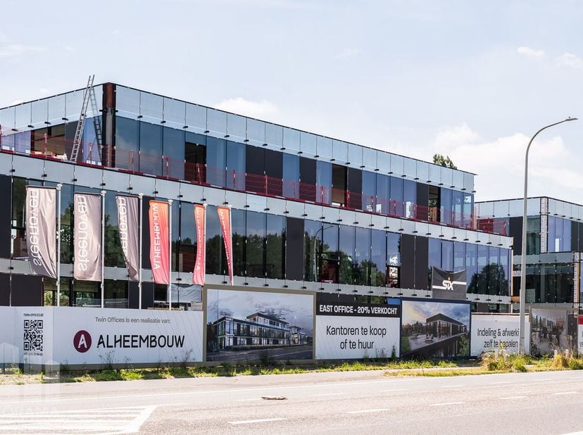 Nieuw te bouwen kantoorgebouw "Twin Offices" met zichtbaarheid vanaf de Steenweg en met uitzonderlijke architectuur.&amp;nbsp;Strategisch gelegen op slech