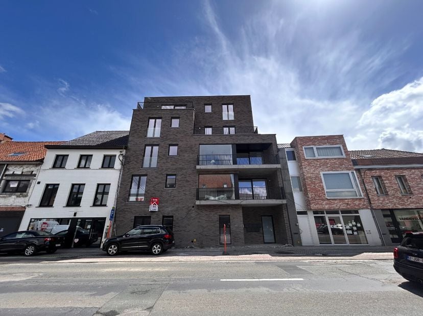 Bent u op zoek naar een nieuwbouwappartement met 2 slaapkamers te Wevelgem? Dan is dit voor u!Mogelijkheid om aan te kopen aan 6% BTW Indeling van het