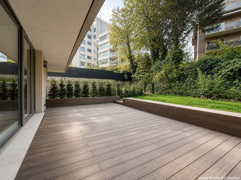 UKKEL – Gelegen tussen Wolvendaelpark en Sint-Pietersvoorplein, aangenaam appartement (1 slpk/1 doucheruimte) van ±81 m², eerste bewoning. Op het geli