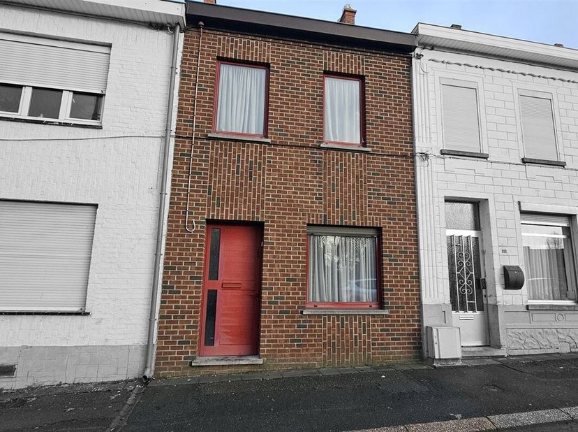 SOUS OPTION - PLUS DE VISITE - Prix: Offre à partir de 80.000 euros, frais d'agence non inclus et à charge de l'acquéreur.<br />
Maison à rénover comp