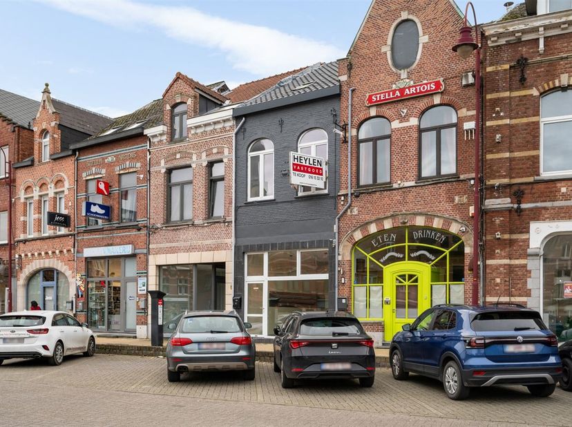 Journée portes ouvertes le samedi 13 juin 2026 de 15h30 à 16h30<br />
Situation<br />
Cette propriété commerciale est située au centre d'Aarschot, à q