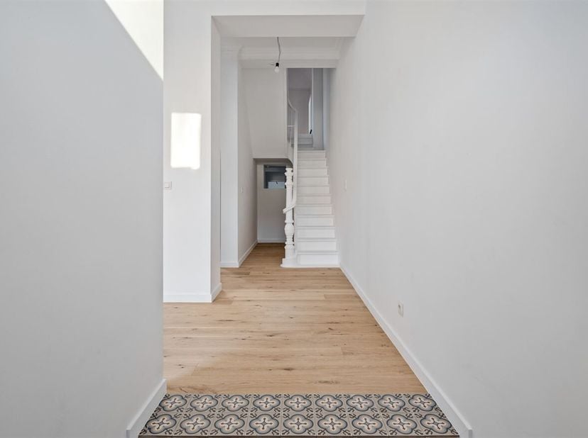 Prachtig, instapklaar herenhuis (5slpk) in Hartje Herentals. <br />
Deze instapklare woning verenigt modern comfort met charmante accenten. Vanaf 2024