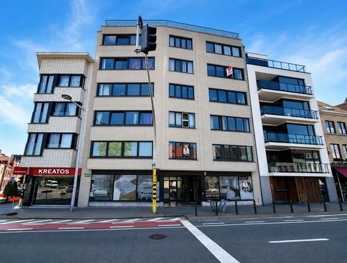                                         Handelsgelijkvloers te huur in Eeklo, € 1.395
