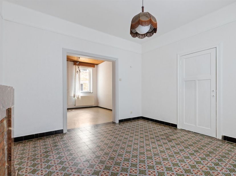Karakter, ruimte en authenticiteit komen in deze charmante gezinswoning in Vlijtingen perfect samen. Bij het betreden van de woning springen de pracht