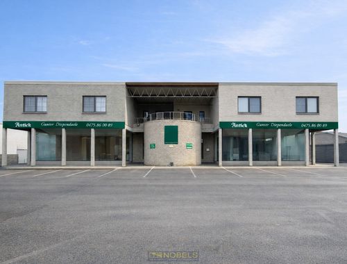                                         Entrepôt avec bureau à vendre à Sint-Martens-Lierde, € 179.000
