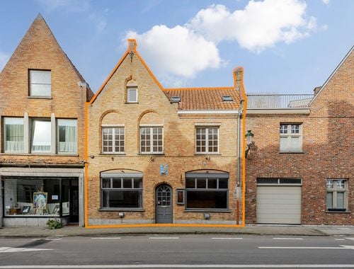                                         Bien commercial avec habitation à vendre à Brugge, € 275.000
