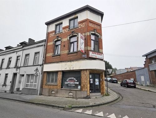                                         Bien commercial avec habitation à vendre à Jemappes, € 147.000
