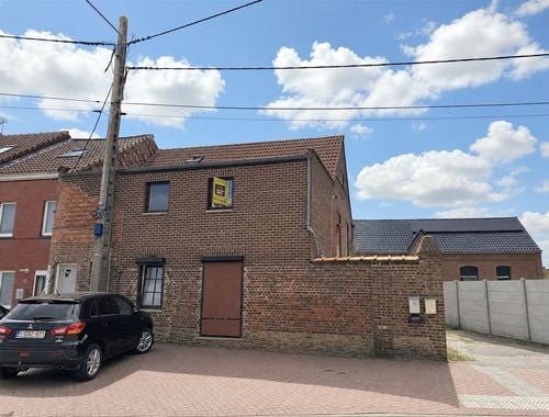                                         Immeuble d'appartements à vendre à Wihéries, € 285.000
