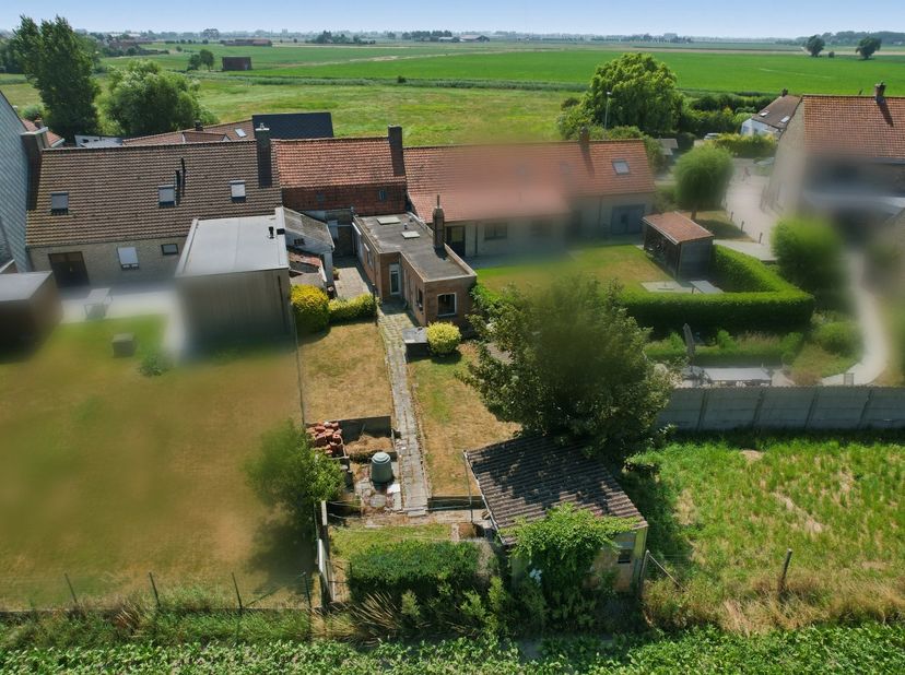 KIJKDAG ZATERDAG 08/08 VAN 14U TOT 17U! (graag vooraf inschrijven) Op te knappen woning met prachtige verzichten op 290m².<br />
Welkom in deze te ren