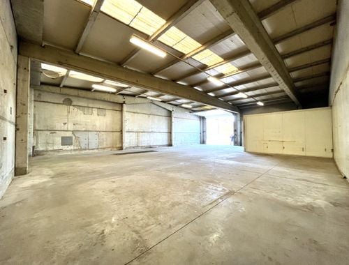                                         Entrepôt sans bureau à louer à Ingelmunster, € 750

