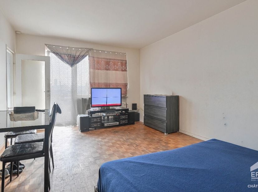 TE KOOP  Charmant appartement met terras en kelder in Koekelberg  euro112.000ERA Chatelain biedt dit charmante appartement aan, ideaal gelegen in Koek
