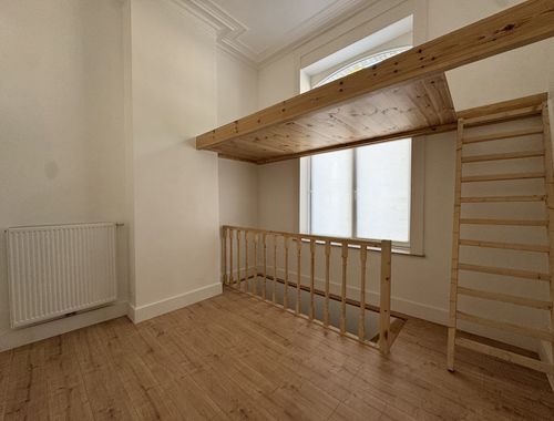                                         Appartement à louer à Forest, € 900
