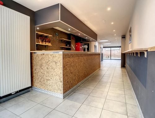                                         Commerce à louer à Mouscron, € 680
