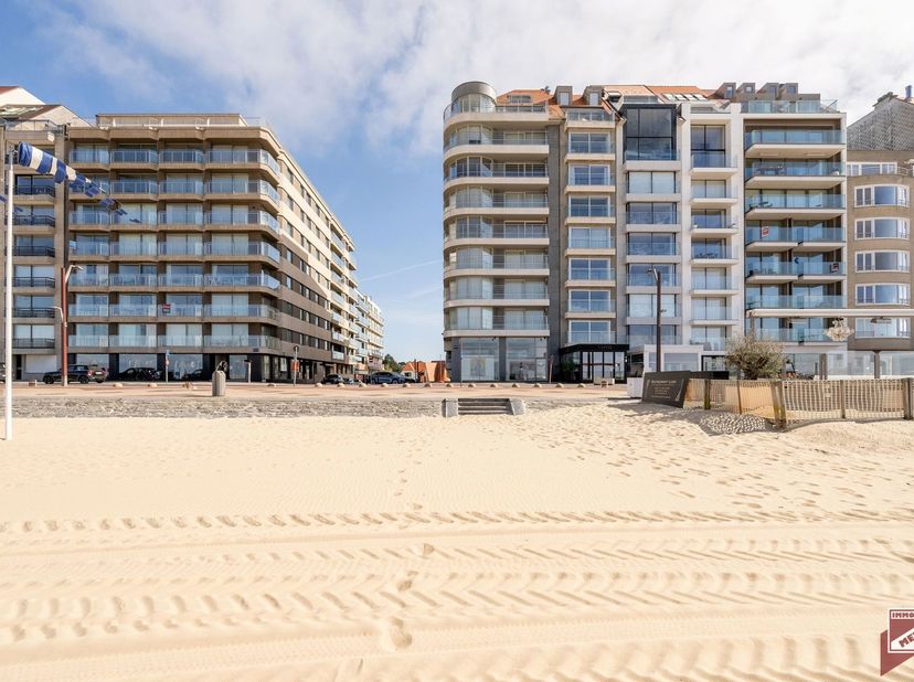 Exclusief hoekappartement met prachtig frontaal zeezicht in het Zoute