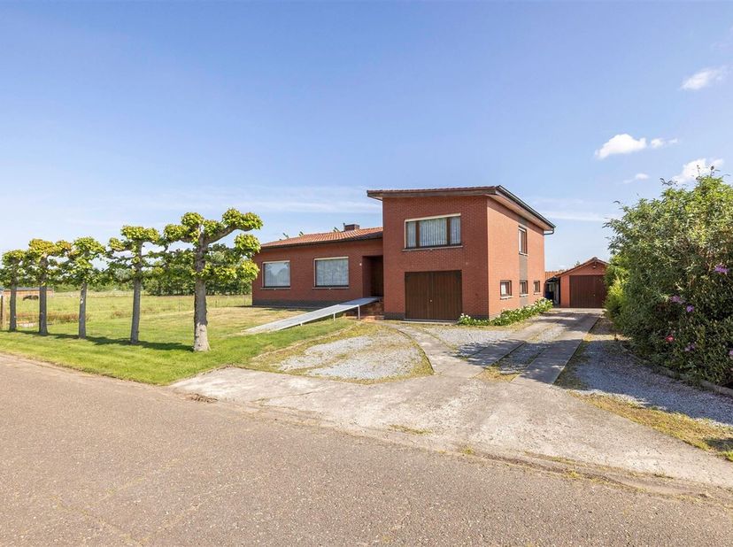 Modernisation d'un bâtiment ouvert dans une zone rurale à Geel.<br />
- Seuls les travaux d'entretien et de conservation sont autorisés.<br />
- Seuls