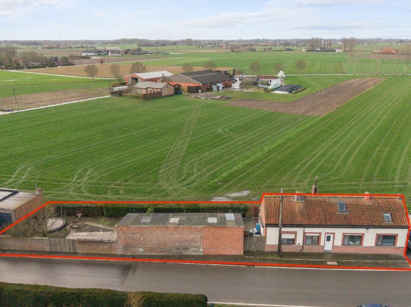 Ligging &amp; IndelingHier geniet u dagelijks van weidse, landelijke uitzichten rondom de woning. Het terras en de ruime zijtuin vormen de perfecte plek o