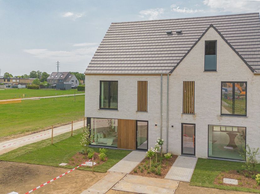 WELKOM OP ONZE OPENDEUR 0P ZATERDAG 20 JUNI VAN 10u TOT 14u<br />
Jouw nieuwe thuis in Hof ter Heiken<br />
Deze woning maakt deel uit van Hof ter Hei