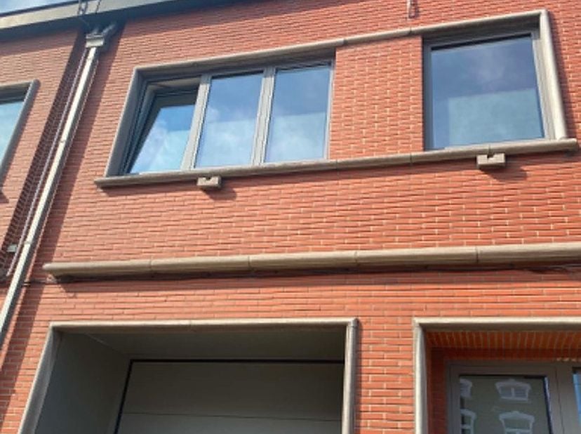 Deze aangename&amp;nbsp;duplex met 2 slaapkamers&amp;nbsp;is ideaal gelegen en biedt een mooie combinatie van comfort, ruimte en energiezuinig wonen.<br />
De