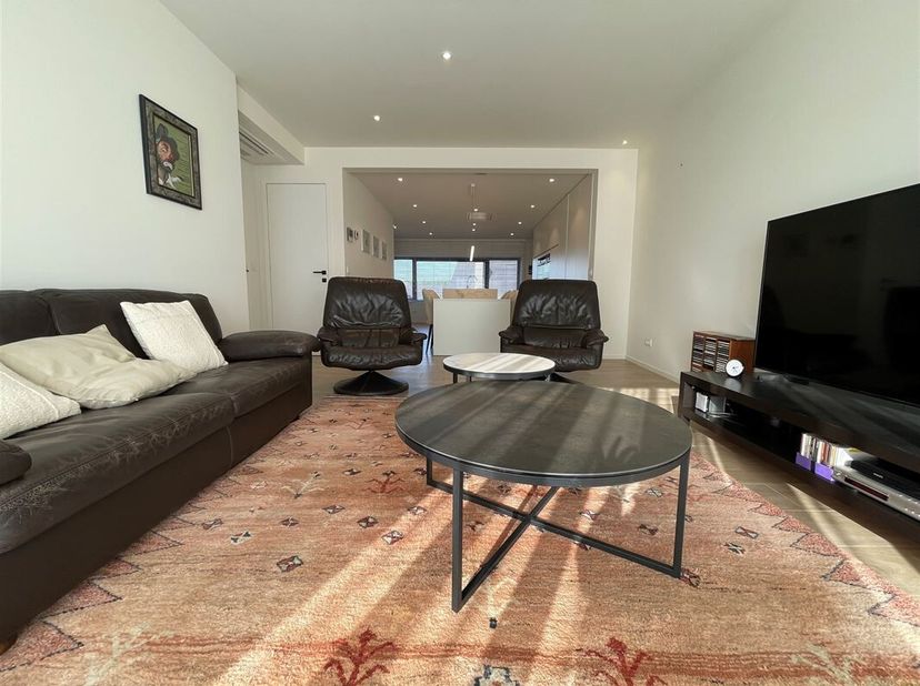 Uitzonderlijk instapklaar appartement met topafwerking in het rustige Denderbelle<br />
In een kleinschalige, recente residentie op de eerste verdiepi