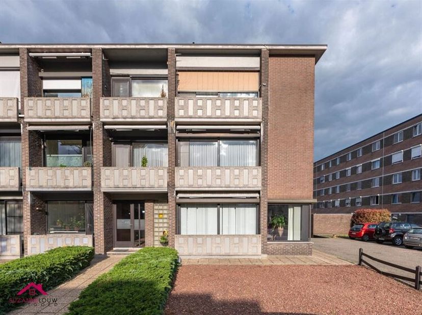 Gezellig instapklaar appartement met 3 slaapkamers, kelderberging en garage<br />
Troeven<br />
- Airco<br />
- Lift en parlofoon<br />
- Vrijstaande