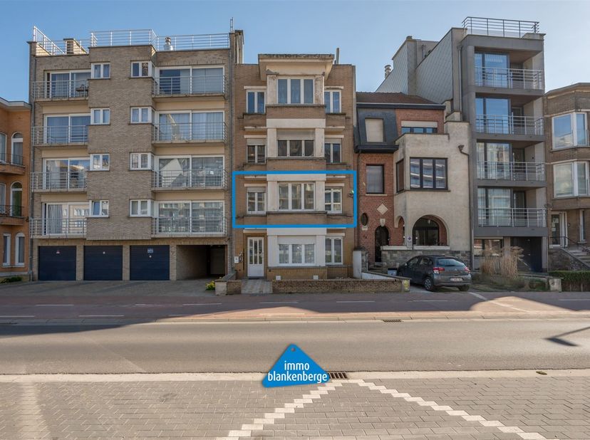 Ontdek dit charmante appartement met drie slaapkamers, gelegen in een rustige residentie op een steenworp afstand van de zeedijk, het strand en de pra