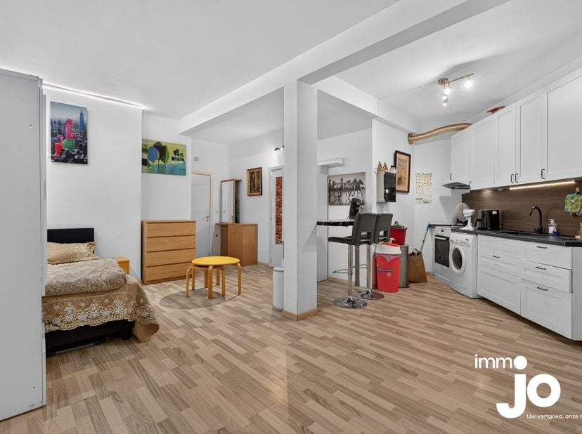 Dit ruim gelijkvloers appartement is gelegen vlakbij het strand en de zeedijk van Mariakerke. Dankzij de uitstekende ligging in Mariakerke geniet u va