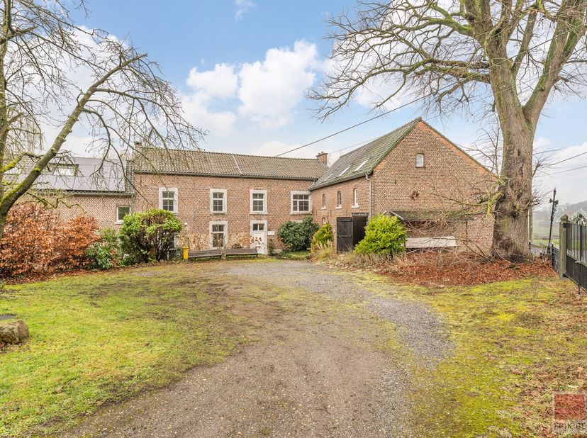 Uniek eigendom gelegen in Plombières, het Toscane in België, op een perceel van maar liefst 26776 m², met een prachtig vergezicht over de achterliggen