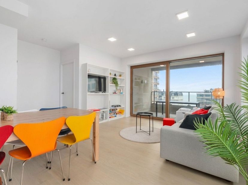 À vendre : appartement fermé élégant à Ostende, situé rue Troon, à quelques pas de la mer et des dunes. Cet appartement récent (construction 2022) fai