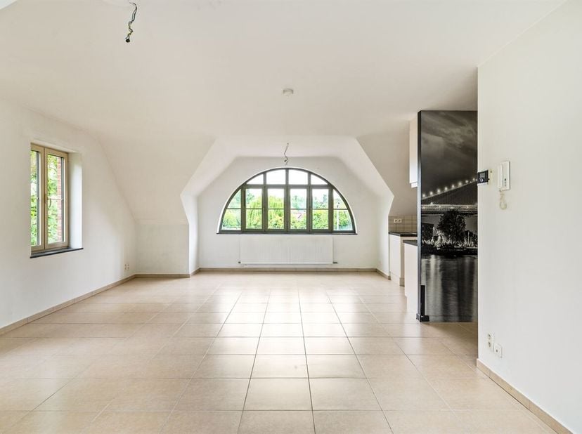 Recent instapklaar appartement met 2 slaapkamers, een groot terras en een ondergrondse autostaanplaats<br />
Dit appartement is goed gelegen in het ce