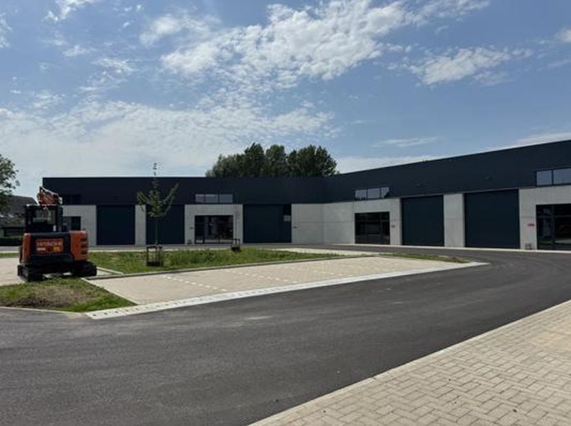 Bedrijfsvastgoed te koop
                    in 8750 Zwevezele