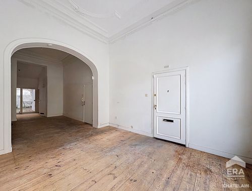                                         Bien commercial à louer à Saint-Gilles, € 1.800
