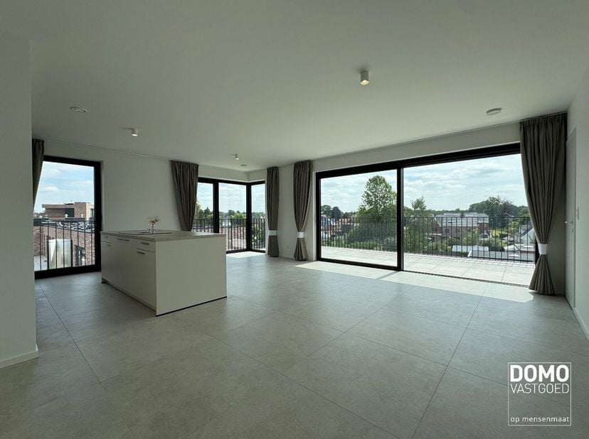 Heeft u interesse? Plan uw bezoek via onze website www.domovastgoed.be<br />
Dit prachtig appartement, gelegen op de derde en tevens bovenste verdiepi