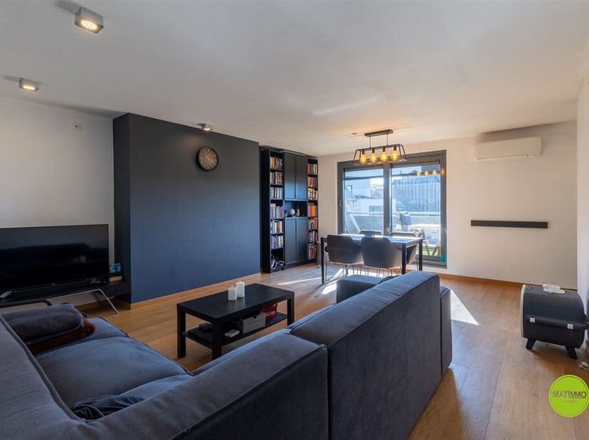 Energiezuinig appartement in het hart van het centrum<br />
Ontdek dit instapklare appartement op de tweede verdieping, ideaal gelegen midden in het c