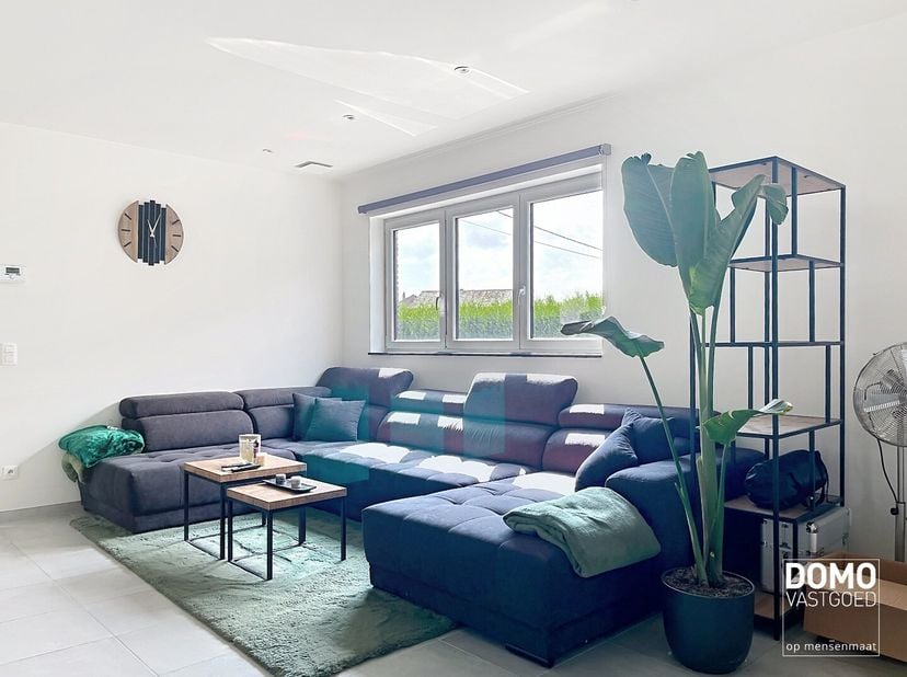 Deze moderne en uitstekend onderhouden woning is gelegen in een aangename woonomgeving te Meldert en biedt een ideale combinatie van comfort, energiez