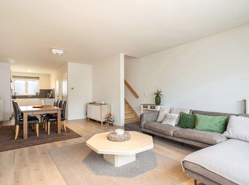 Modern duplex appartement met 3 slaapkamers en ondergrondse staanplaats<br />
Ontdek dit modern en instapklaar duplex appartement, gebouwd in 2018 en