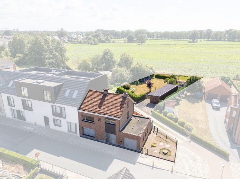Ligging &amp; IndelingIn Lembeke bevindt zich deze statige gezinswoning die ruimte, rust en een centrale ligging perfect combineert. Geniet van de gezelli