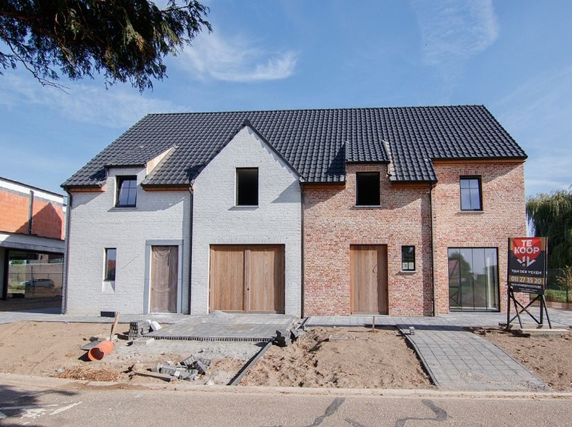 Huis te koop in Russelbeekstraat thv52,
                    3590 Diepenbeek