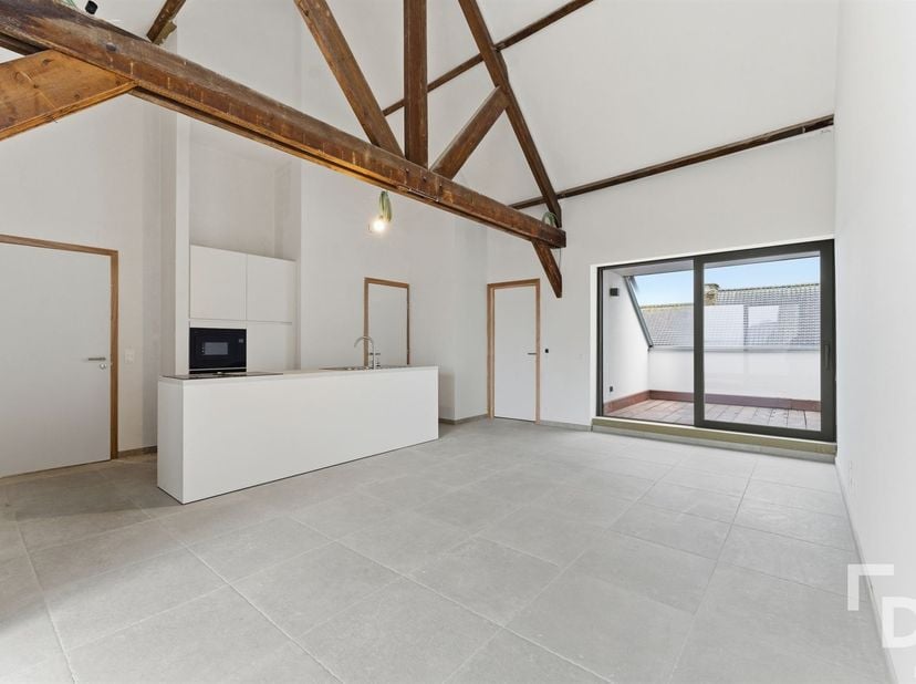 In de Rijselstraat te Ieper vinden we dit nieuwbouw appartement voorzien van 2 slaapkamers en 2 terrassen waarvan één inpandig.<br />
Het appartement