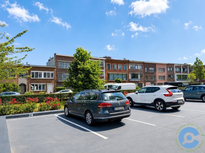 Ben je het beu om elke dag te zoeken naar parking in jou buurt? Of zoek je naar een interessante vastgoedinvestering met gegarandeerd rendement? Searc