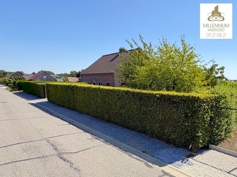 Ruime karaktervolle woning met verwarmd zwembad op 10a70ca<br />
Wonen, ontspannen en genieten van uw eigen stukje vakantie – elke dag opnieuw.<br />