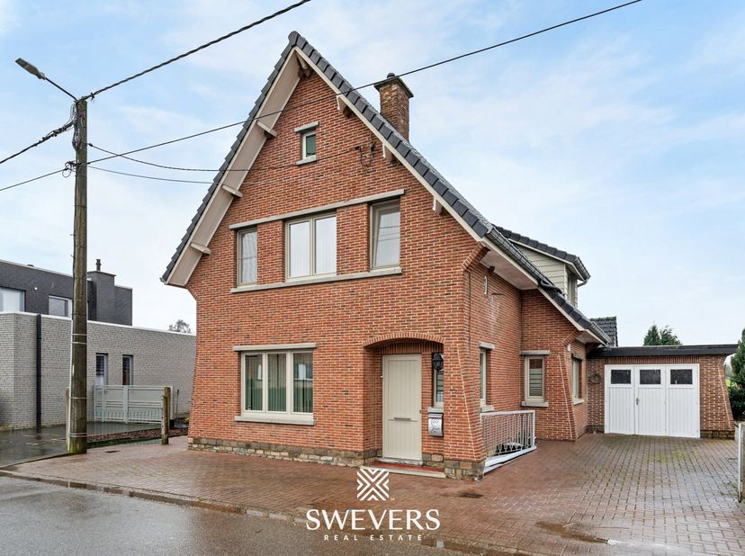 Voor meer info en fotos, surf naar www.swevers.be  Deze open bebouwing in de Wilderstraat 90 in Borgloon biedt een solide basis voor wie op zoek is na