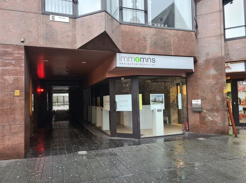 Prachtig commerciële ruimte op toplocatie in hartje Turnhout<br />
Ligging:<br />
Toplocatie = Hartje Turnhout.<br />
Dit commercieel pand  is zeer ce