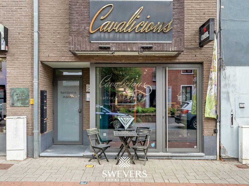 Voor meer info en foto’s, surf naar www.swevers.be – In het bruisende centrum van Tessenderlo, op een toplocatie in de Stationsstraat, vindt u dit han