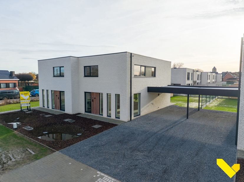 KIJKDAG - Zaterdag 13 juni tussen 10u en 12u.<br />
Moderne BEN-woning met 4 slaapkamers en carport. Welkom in dit kleinschalige en stijlvolle nieuwbo