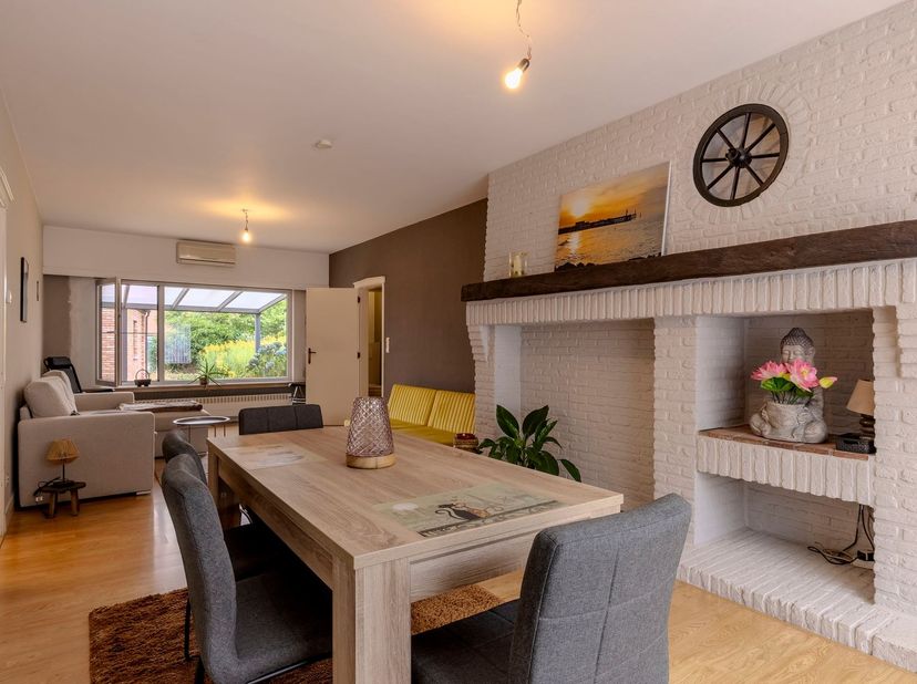 Vous recherchez l'investissement idéal ou un appartement de plain-pied avec 2 chambres, une terrasse et un petit jardin ? N'hésitez pas à nous contact